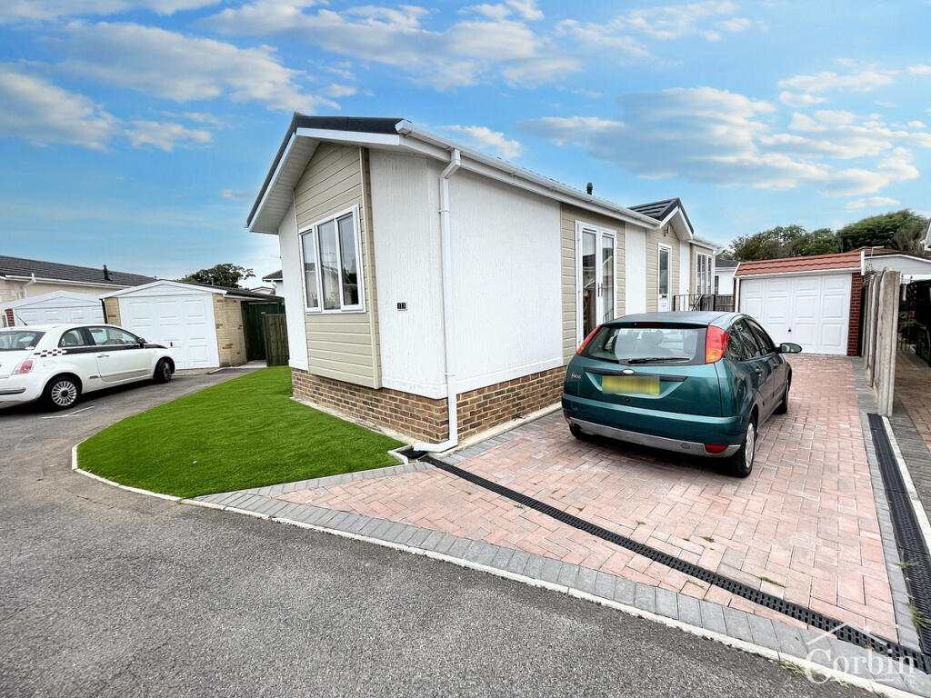 2-bed caravan on New Road, Bournemouth, BH10 7, £175,000