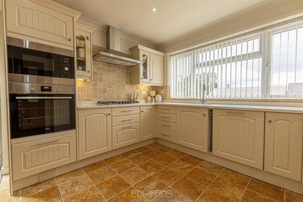 Wincombe Close, Ferndown photo 5