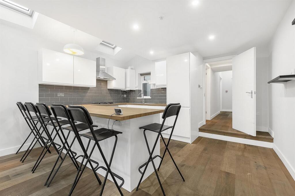 House in London - View 5