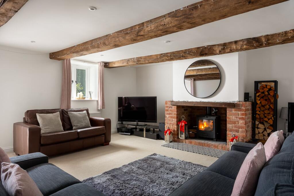 House in Gloucester - View 5