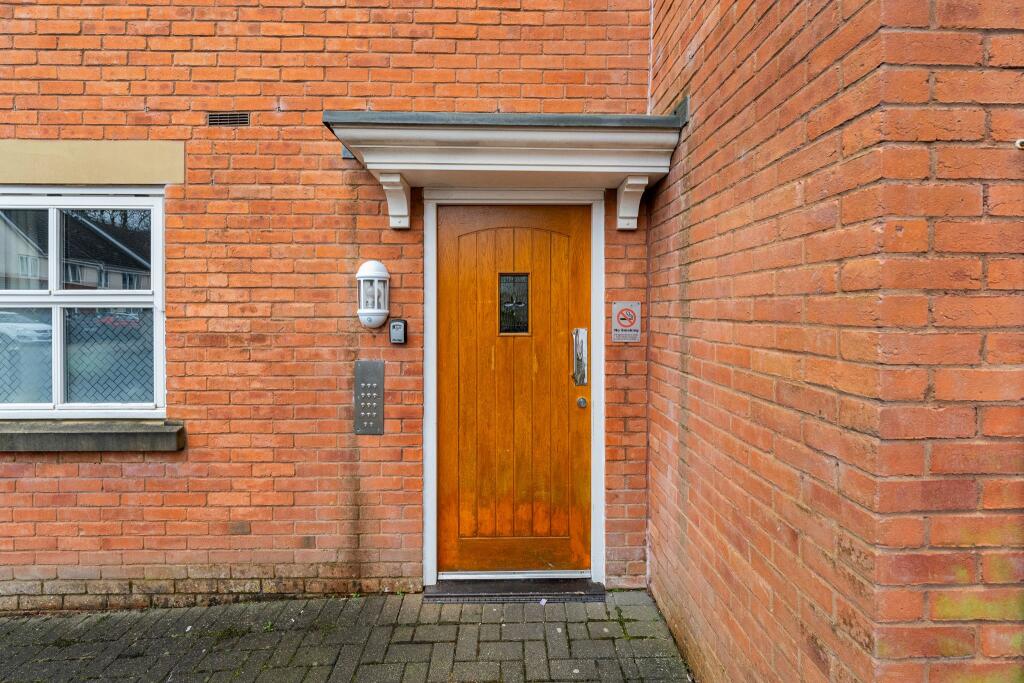 26 Clarendon Gardens, Bromley Cross, Bolton, BL7 9GX photo 2
