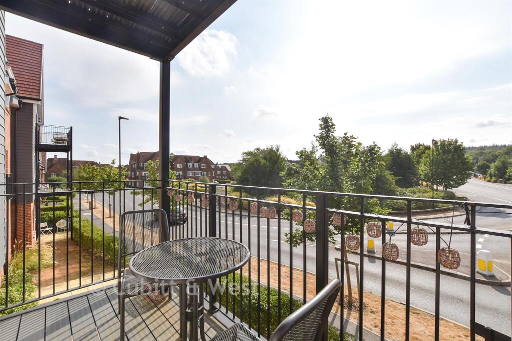 Apartment in Horsham, Colgate - View 5