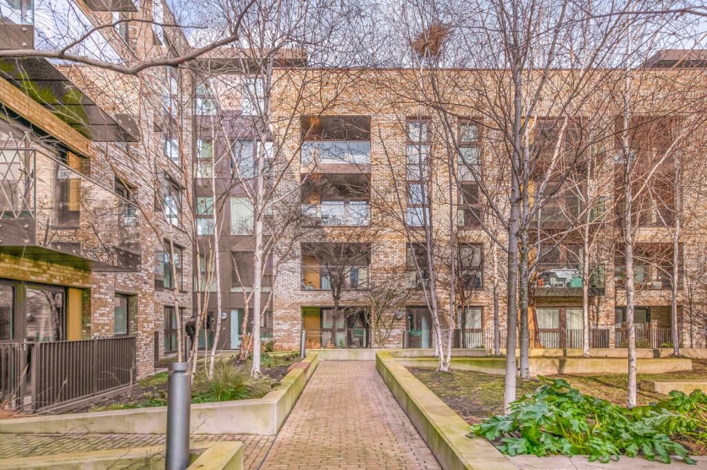 Apartment in London - More