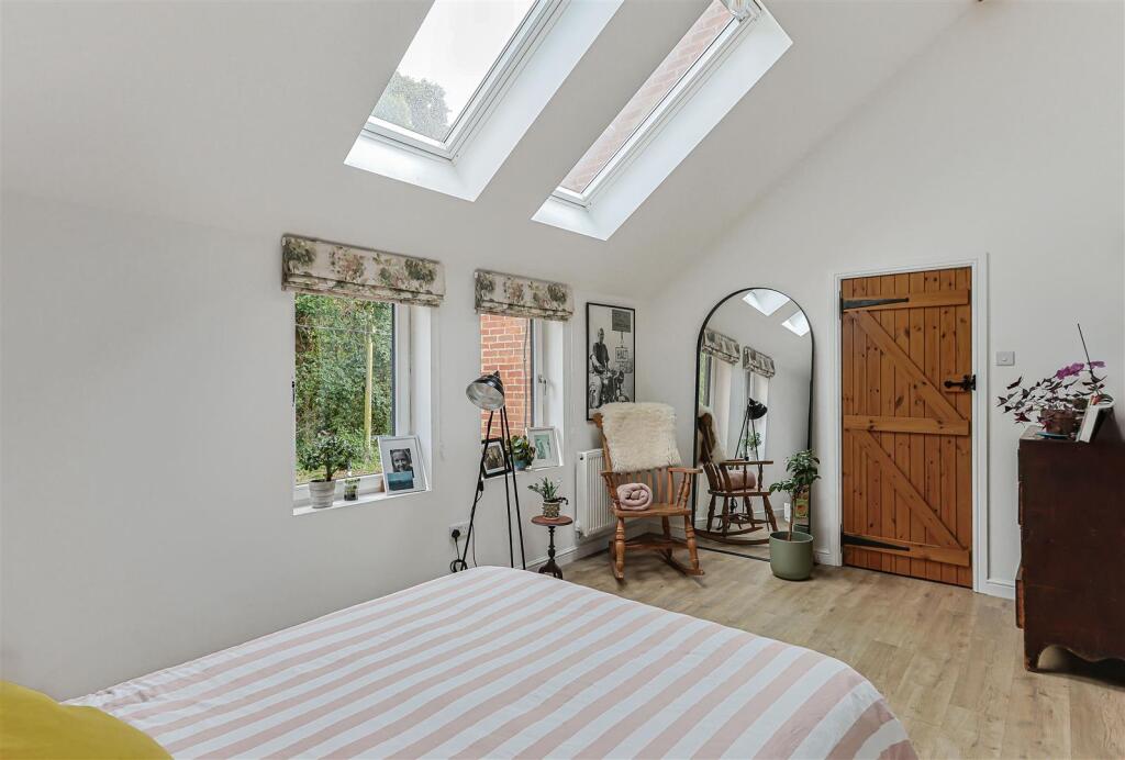 Middlehill Road, Wimborne photo 2