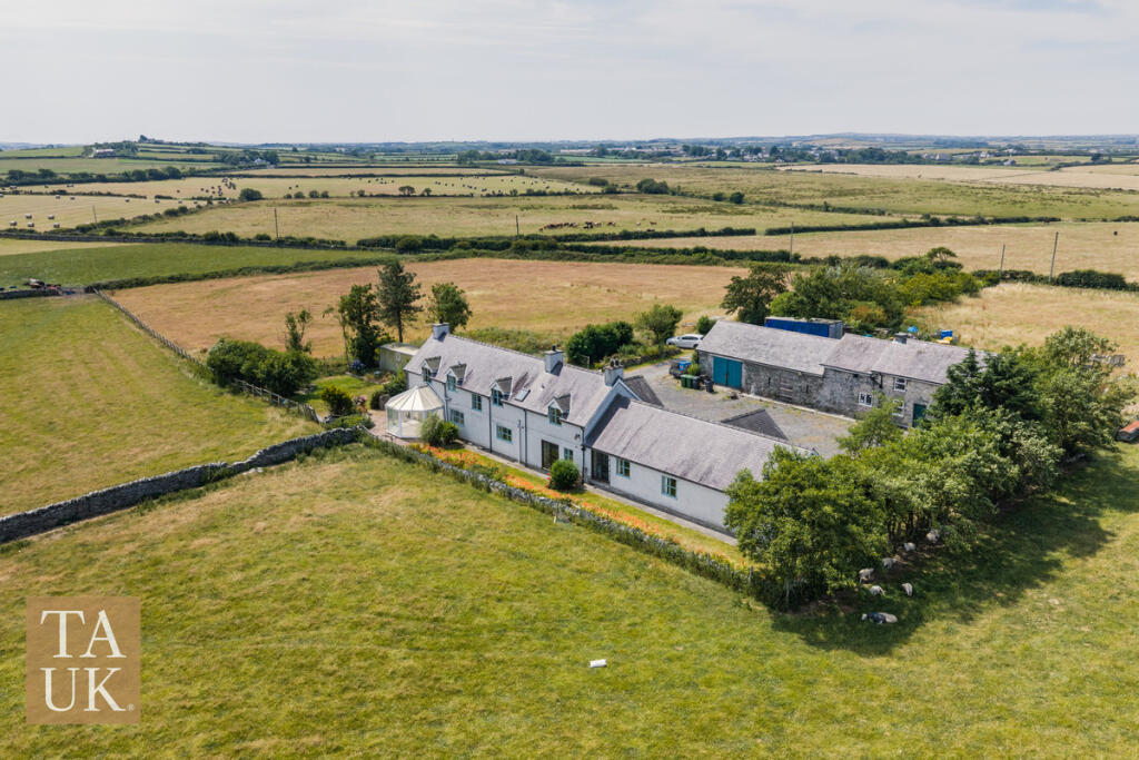 House in Bodedern, Ynys Môn / Isle of Anglesey - More