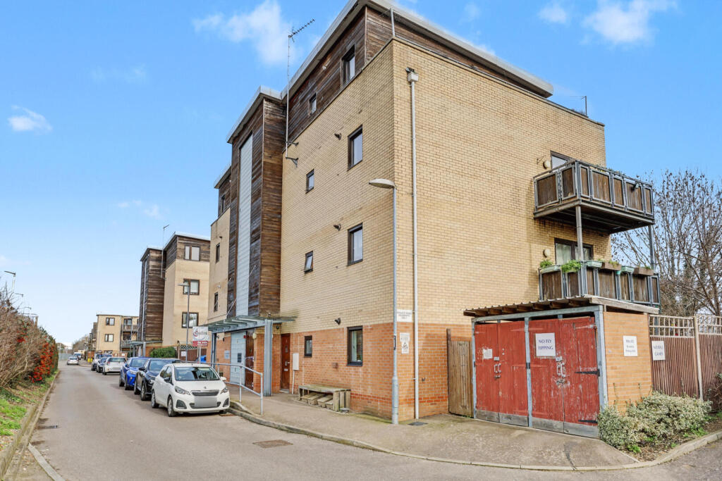 2-bed flat on Egret Court, Teal Close, Enfield, £315,000