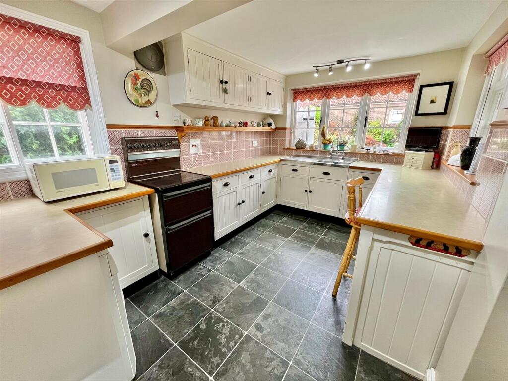 House in Hull - View 2