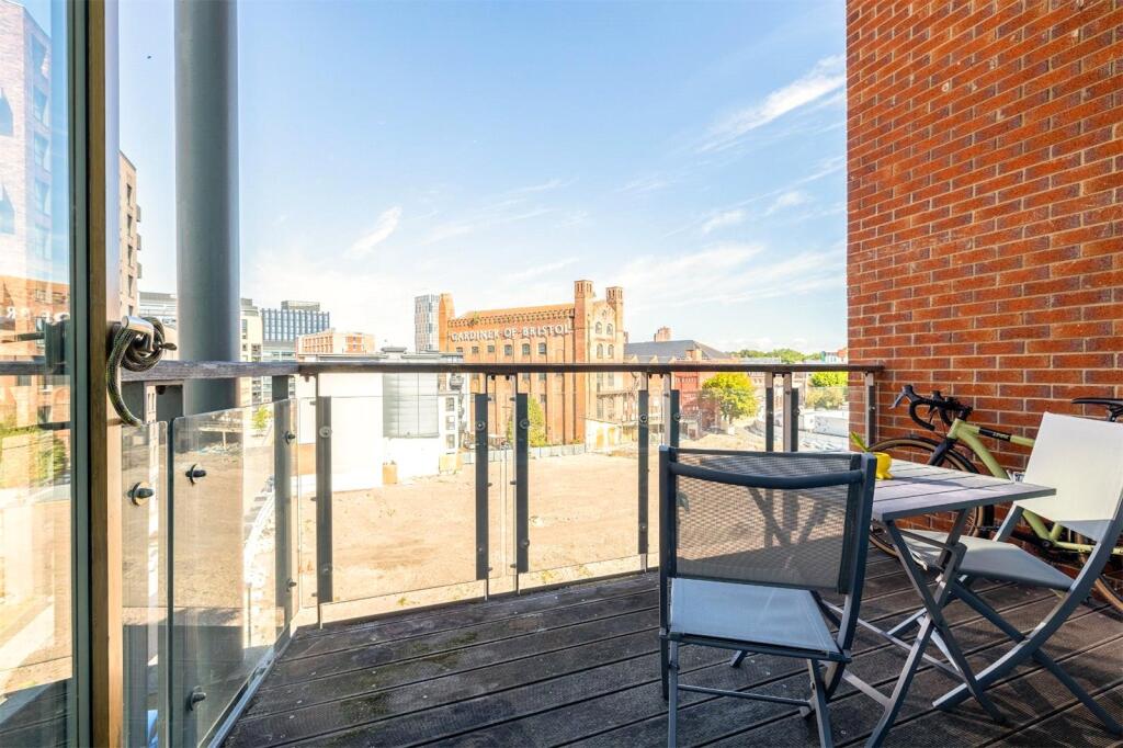 Apartment in Bristol - More