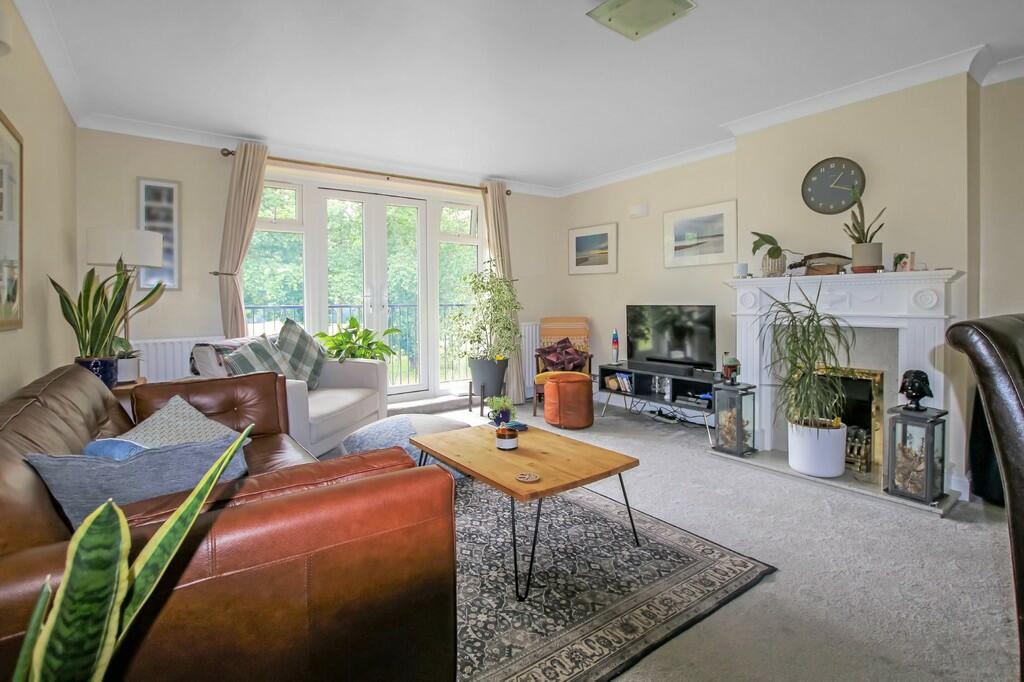 3-bed apartment on Park Lawn, £435,000