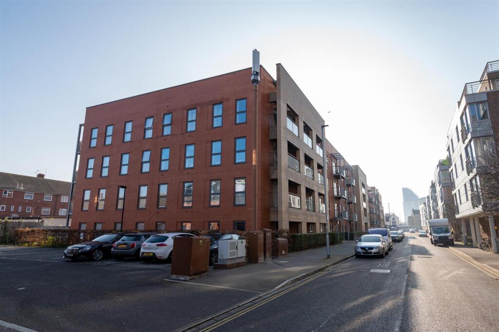 Apartment in Portsmouth - View 2