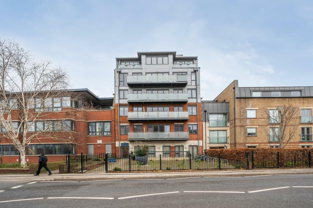 Main image of property: 21 Marlow Road, Maidenhead, Berkshire, SL6