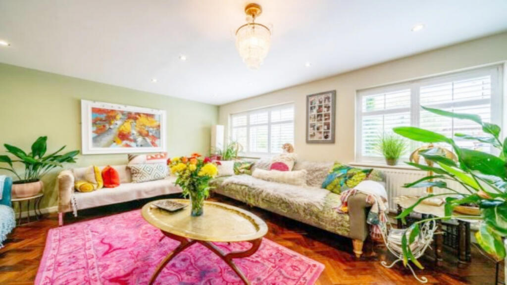 Main image of property: York Close, Kings Langley, WD4