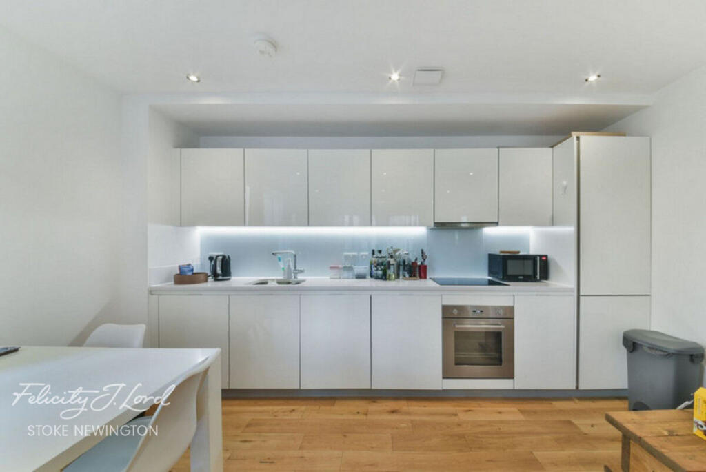 Main image of property: Kimpton Court, London N4