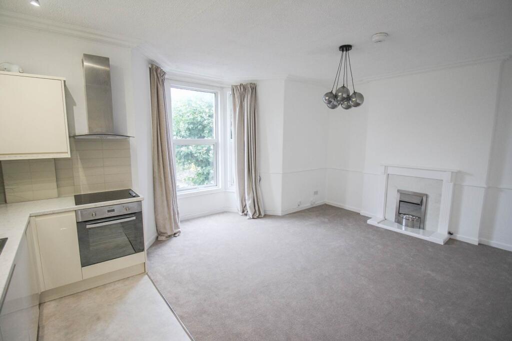 Apartment in Weston-super-Mare, Cliftonville - View 3