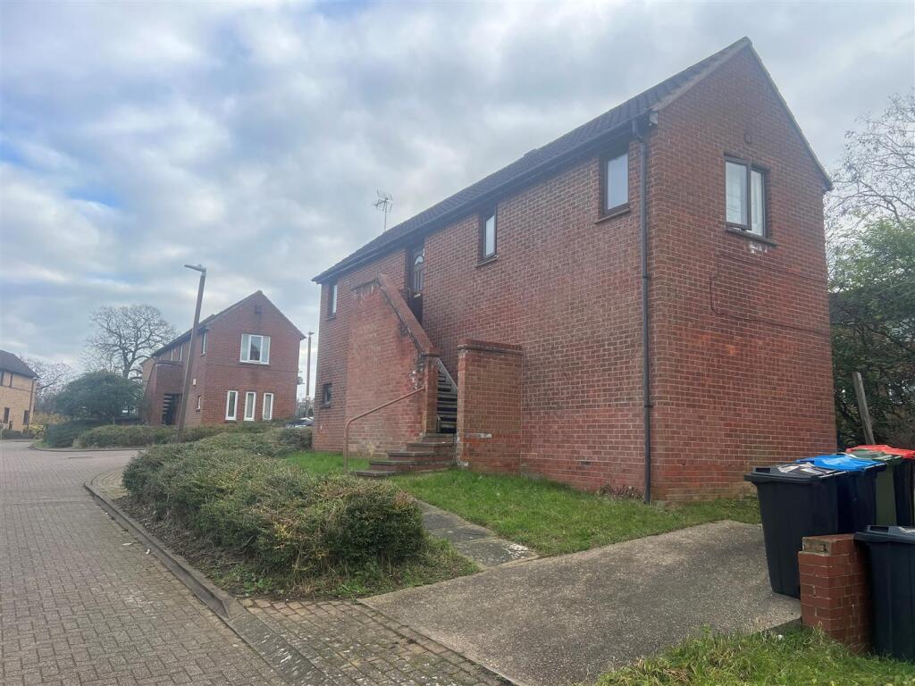 Main image of property: Robertson Close, Shenley Church End, Milton Keynes, MK5 6EB