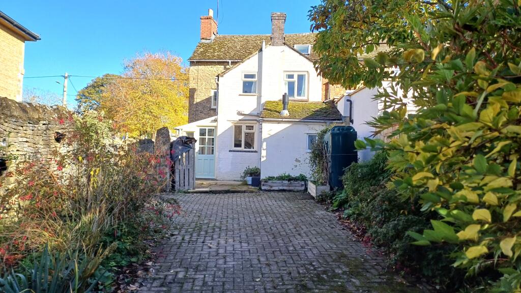 Chapel Row, Chadlington, OX7 photo 3