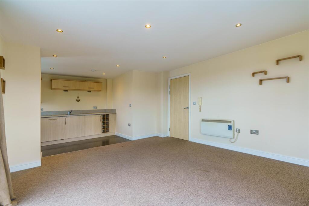 Apartment in Newcastle upon Tyne - View 5