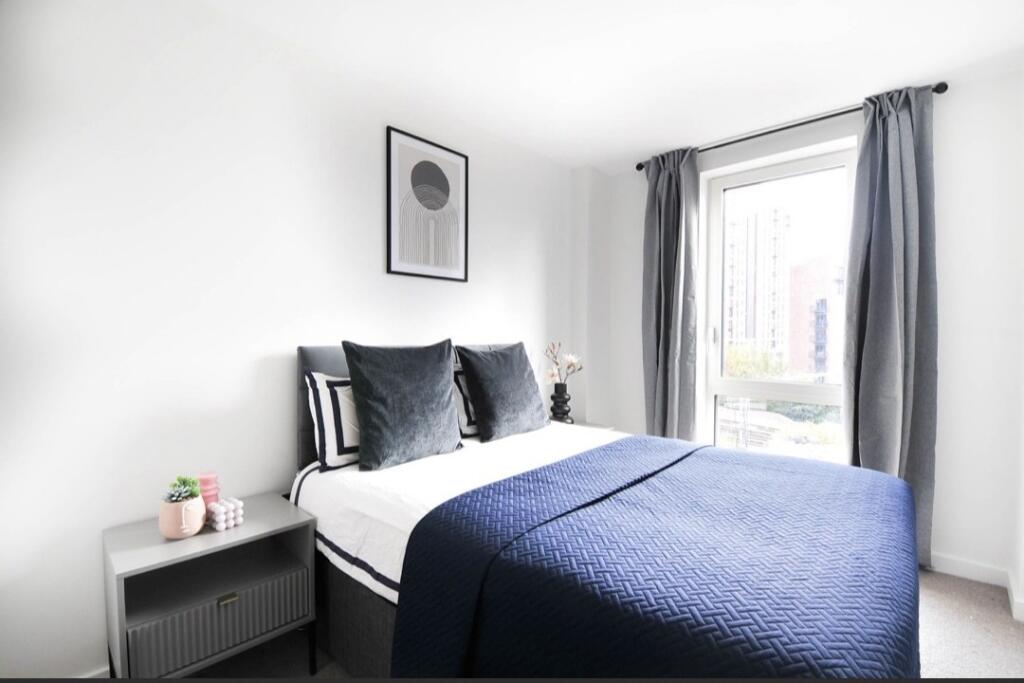 Apartment in Salford, Greater Manchester - View 5