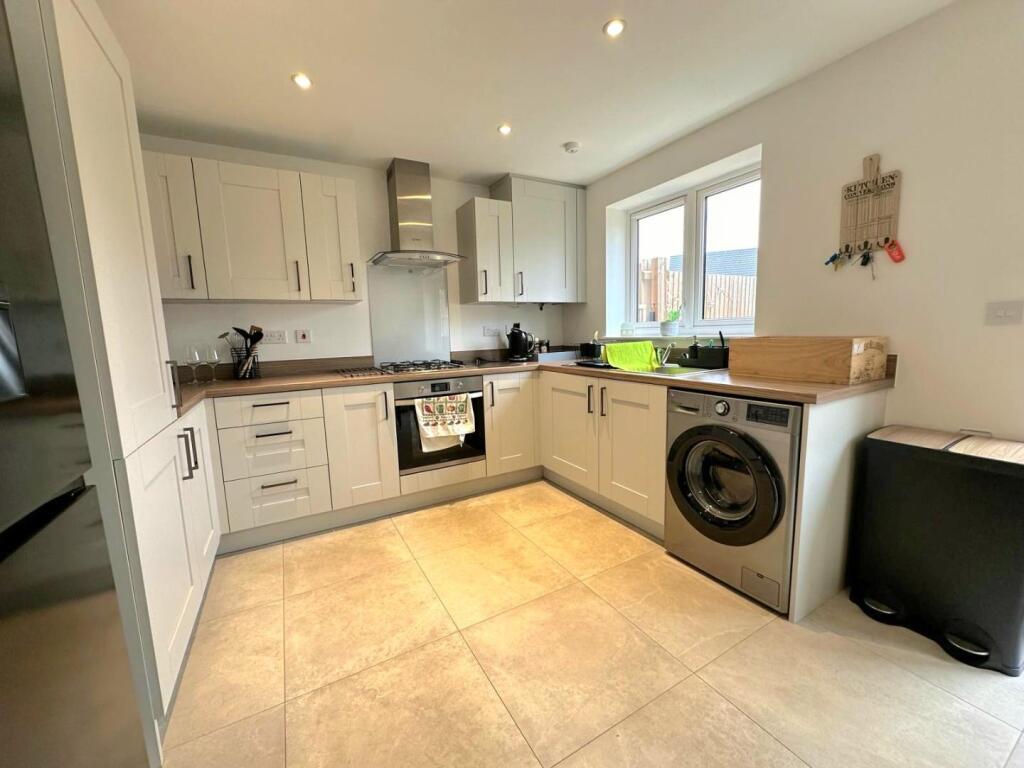 Ramfield Crescent, Collingtree Park, Northampton photo 2