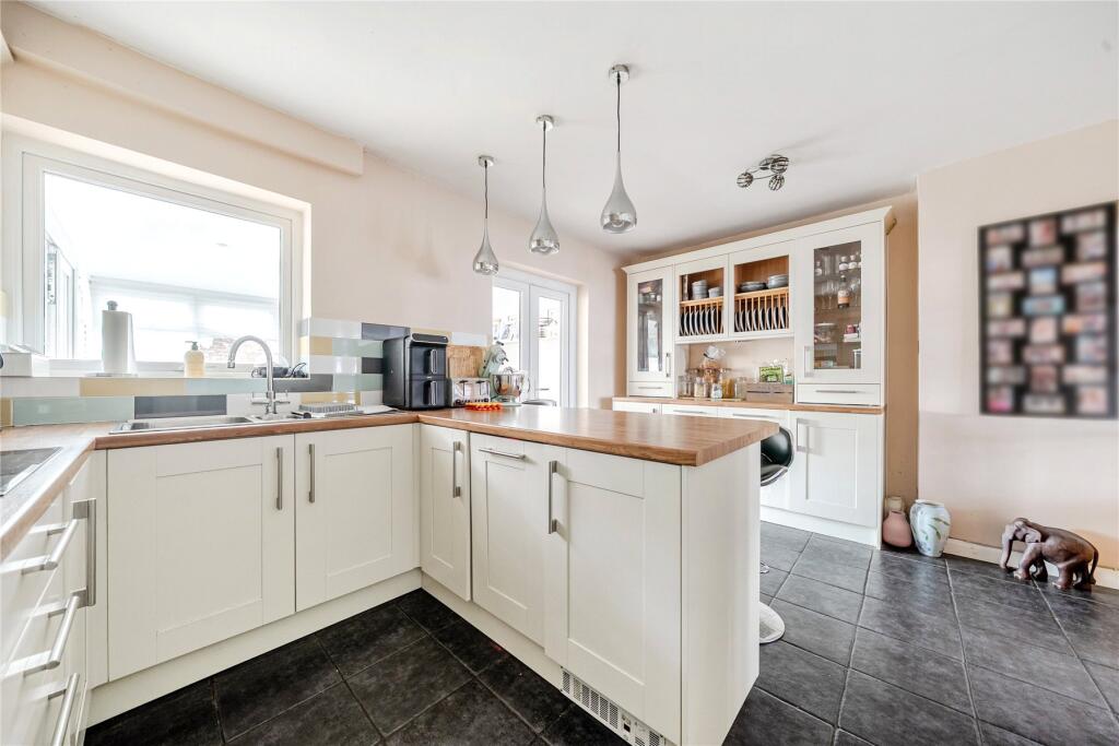 House in Surrey Heath, Surrey - View 4