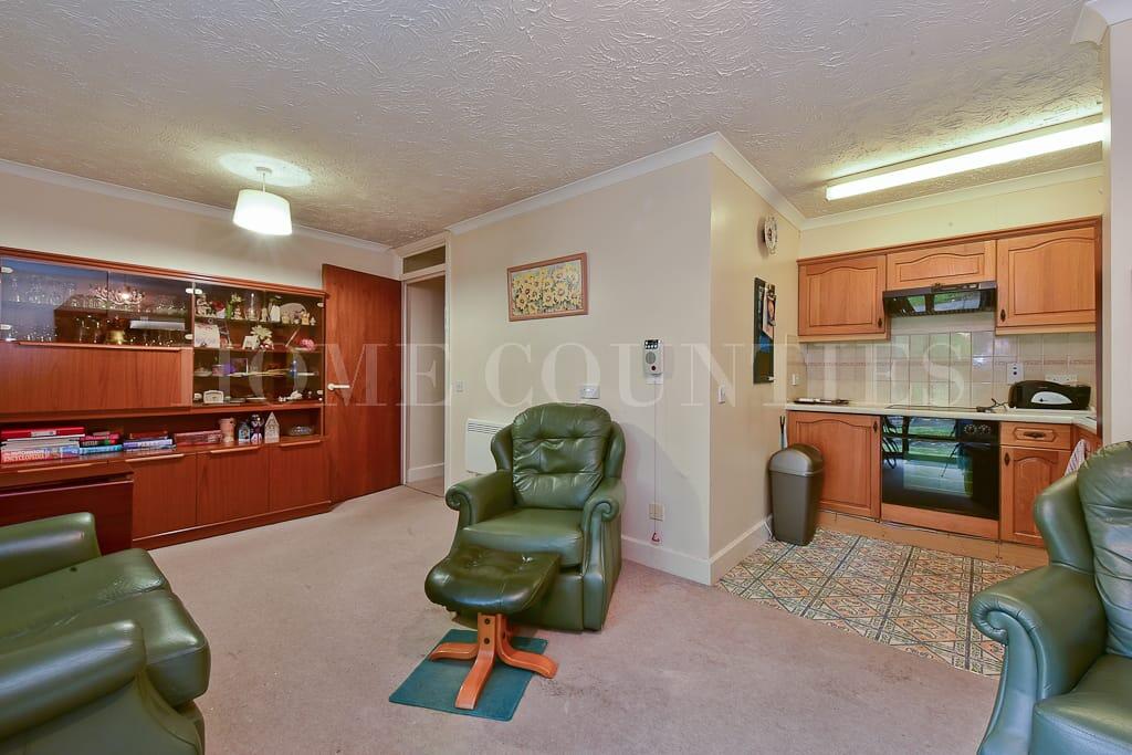 Apartment in Hertsmere, Hertfordshire - View 5
