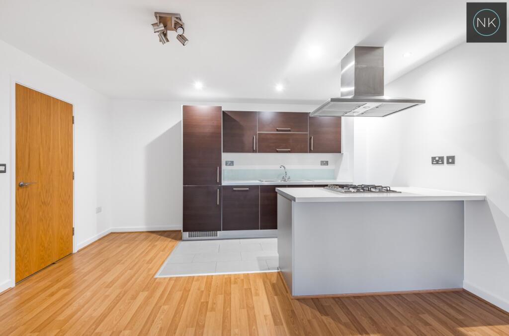 Kingswood Heights, Queen Mary Avenue, South Woodford, London, E18 2FP photo 3