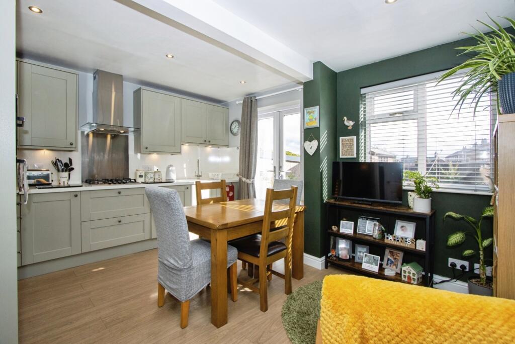 House in Wakefield, Sitlington - View 4