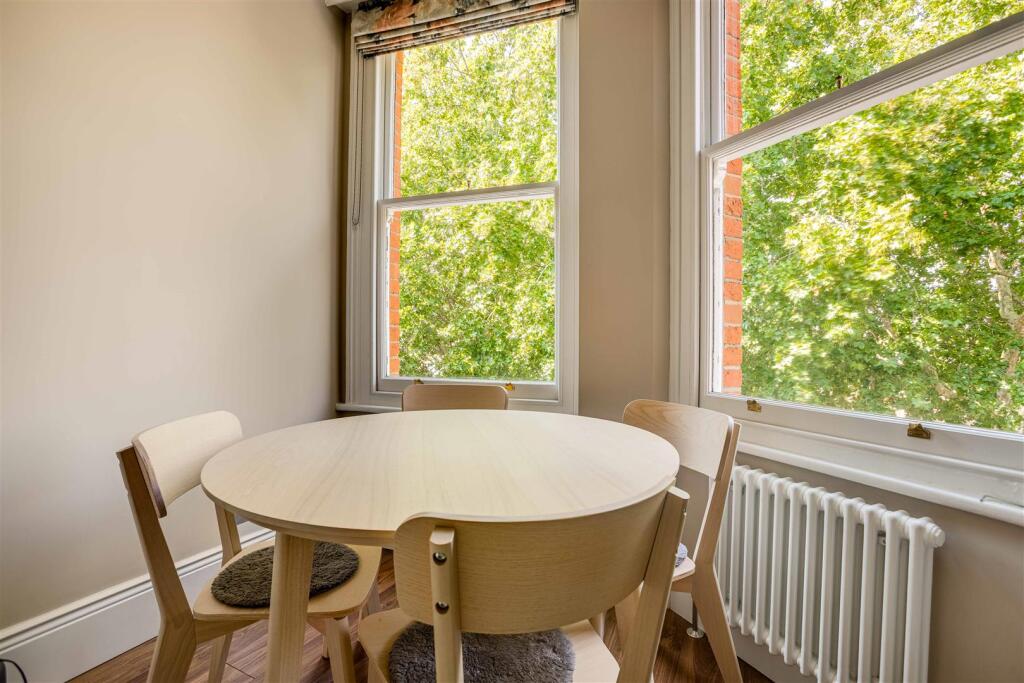 Apartment in London, Wandon Estate, Fulham - View 4