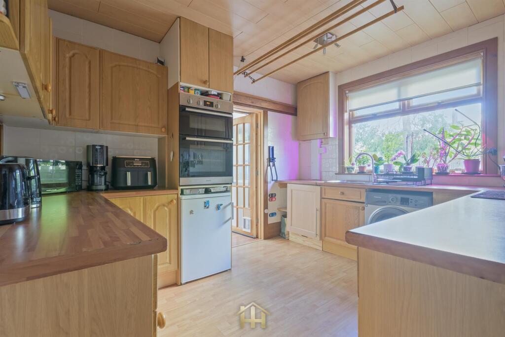 House in Perth - View 5
