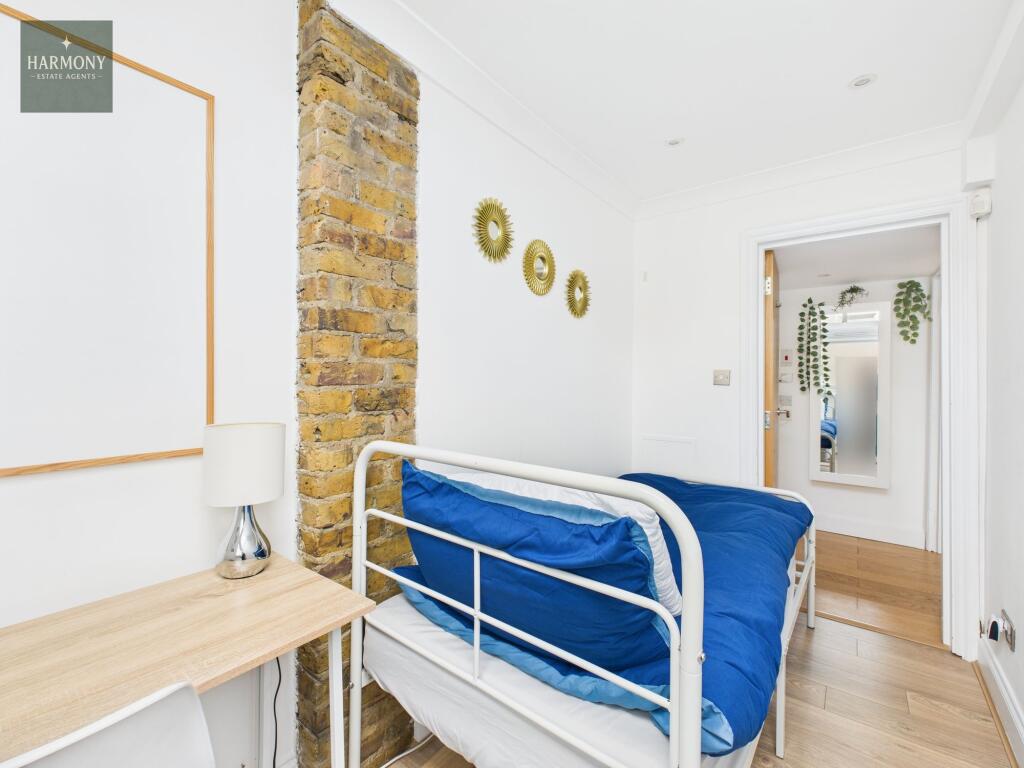 Lavender Hill, London, SW11 - View 4