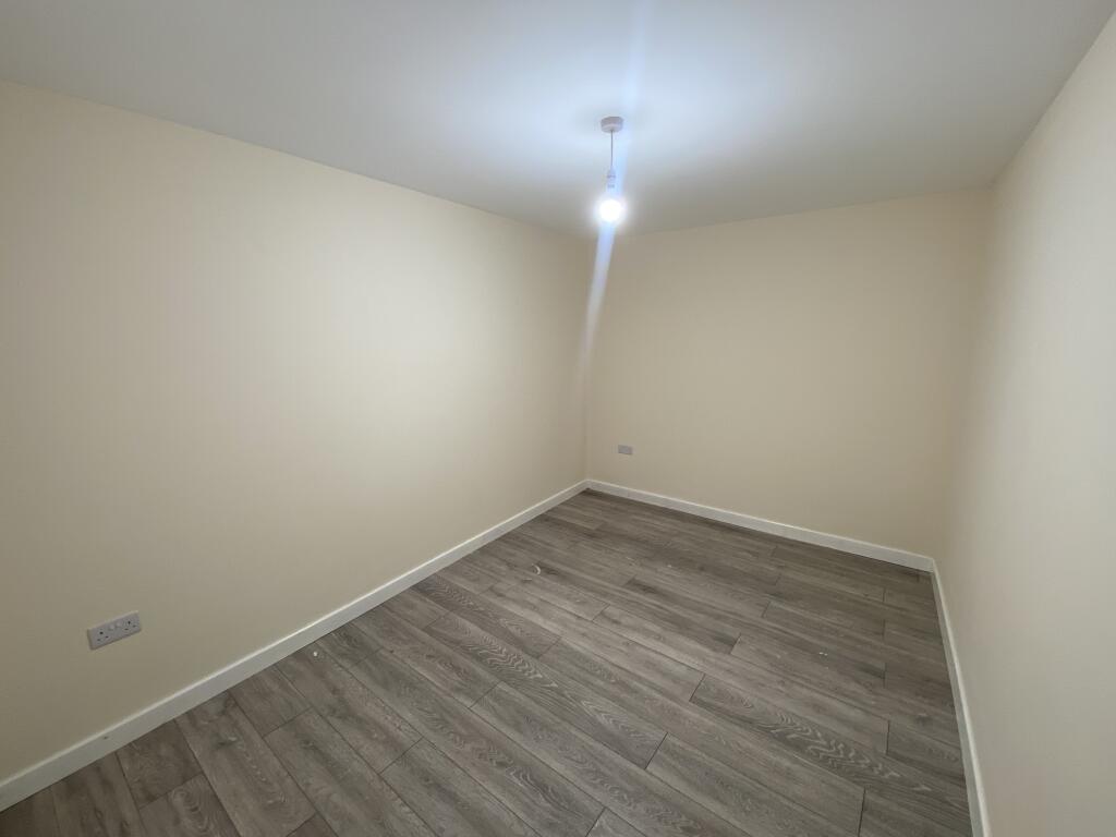 House in Luton - View 5