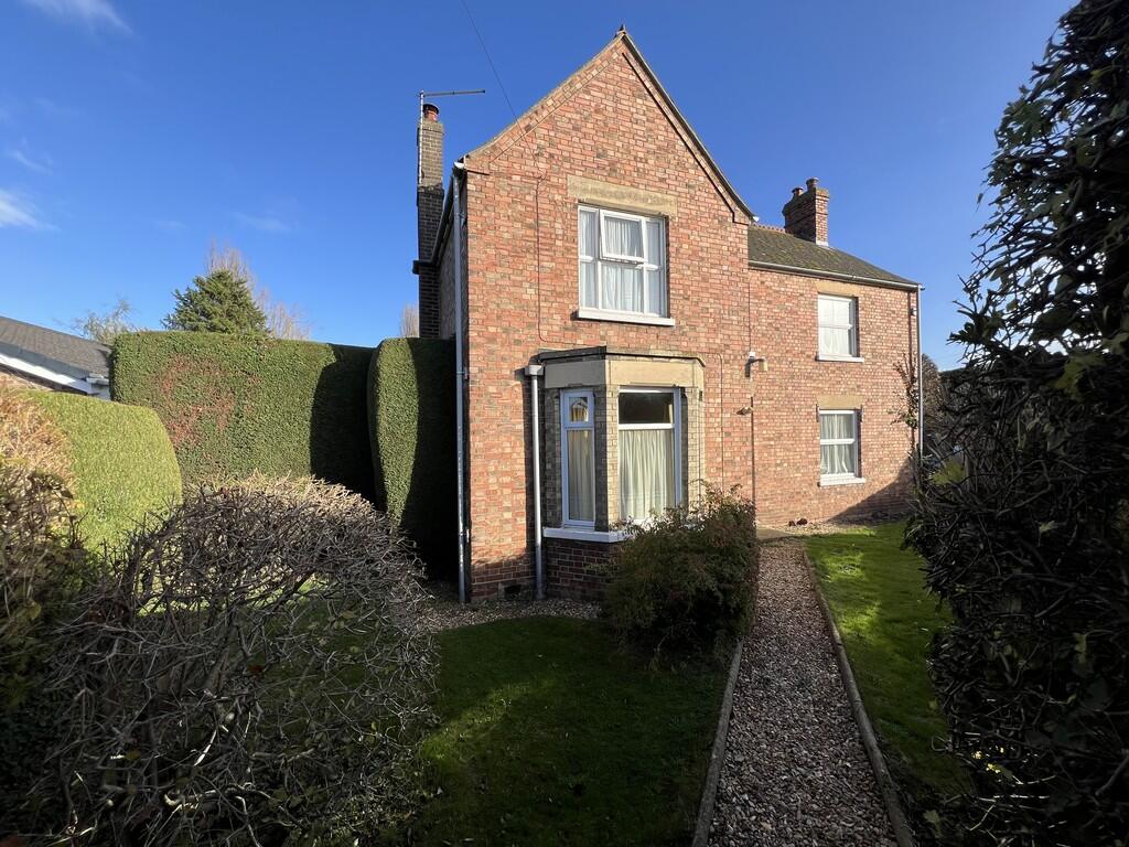 3-bed detached on Murrow Bank, Murrow, Wisbech, Cambs., PE13 4HD, £325,000