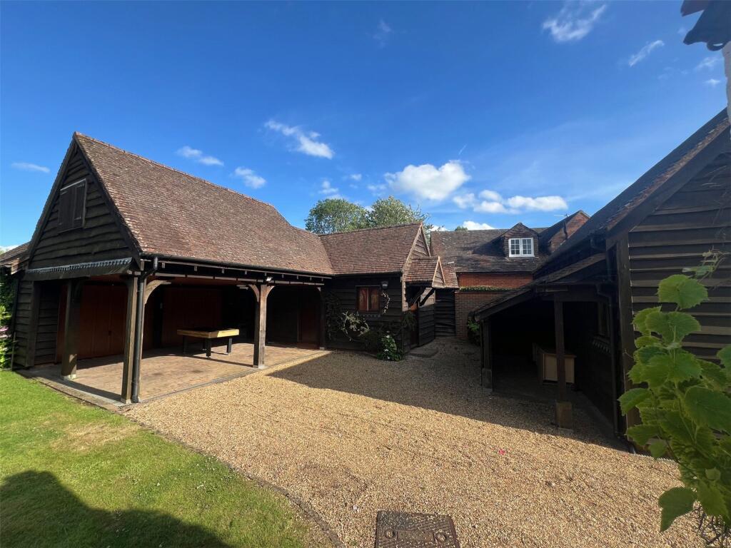 The Street, West Horsley, Surrey, KT24 photo 2