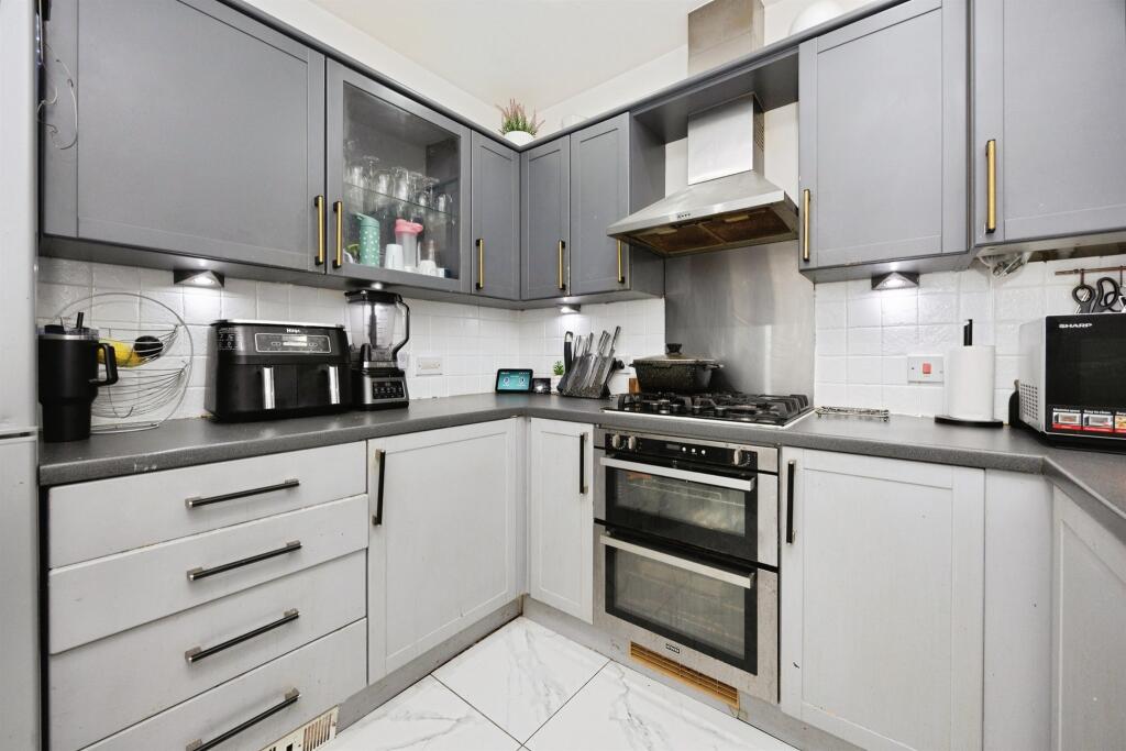 Richborough Way, Kingsnorth, Ashford photo 2