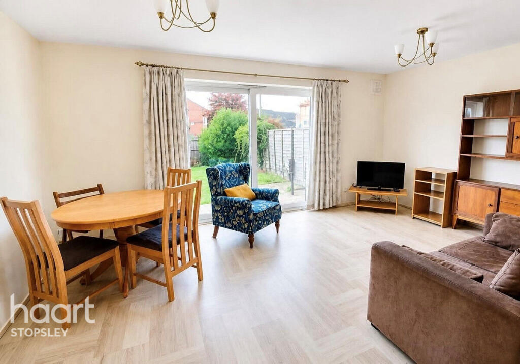 Seaford Close, Luton photo 4