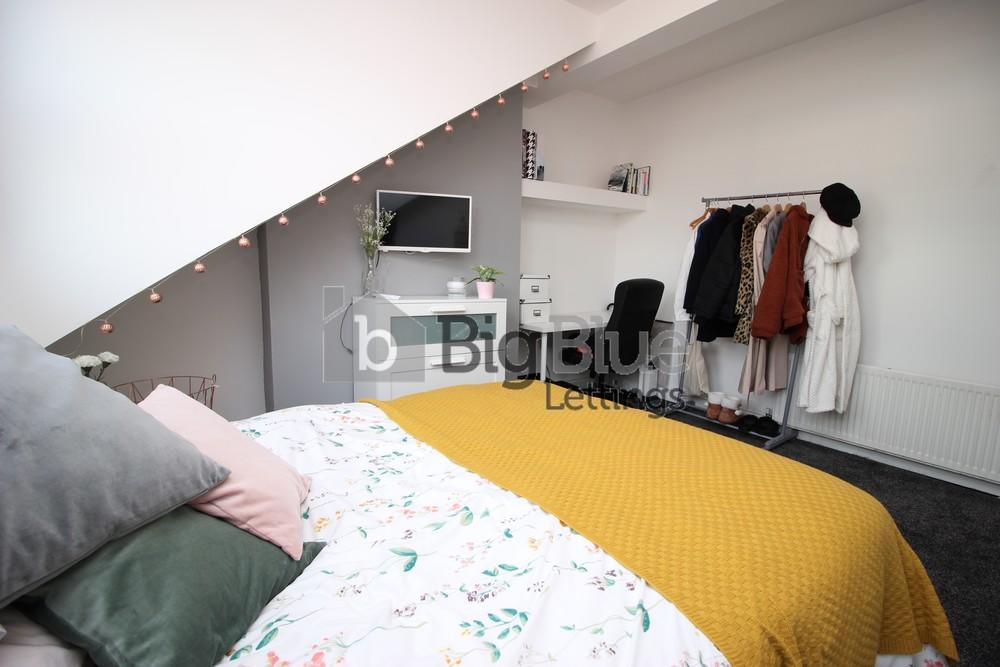 2 John Street, Hyde Parl **VIEW VIRTUAL TOUR** - View 2