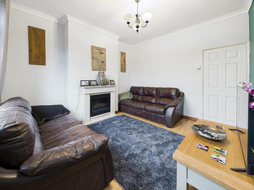 House in Chesterfield, Derbyshire - View 4