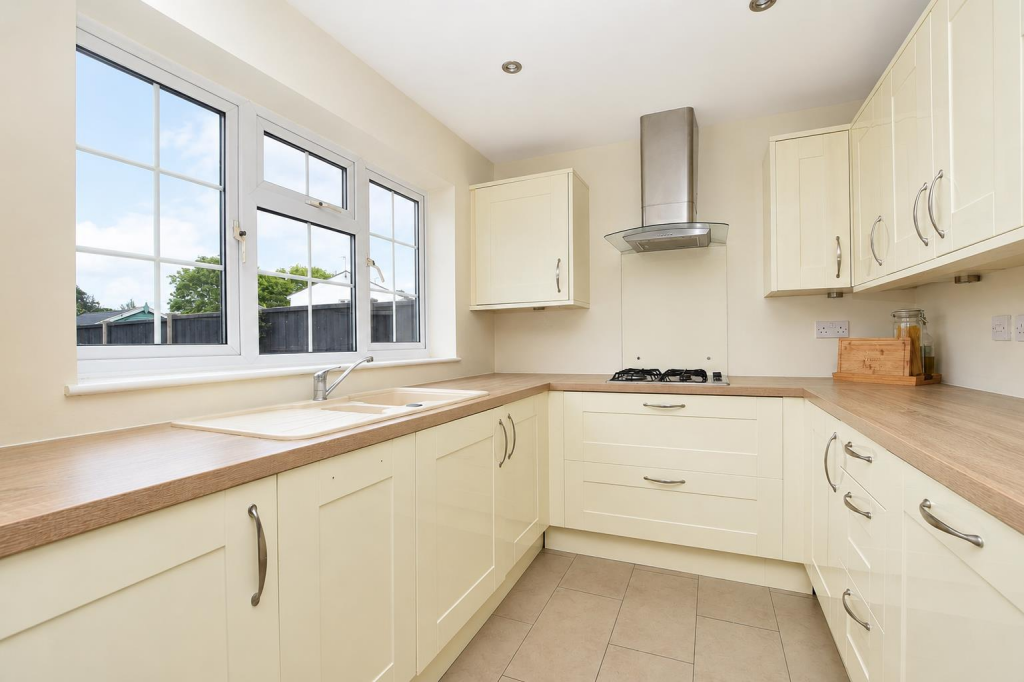 House in Luton - View 5