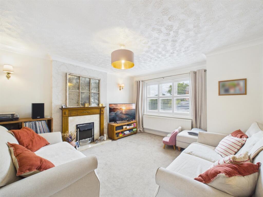 Blackthorn Close, Melbourne, DE73 8LY photo 2