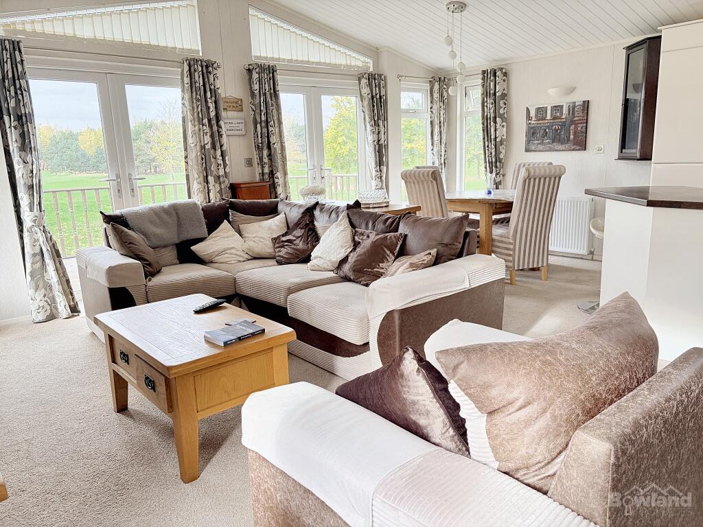 2 Wentworth Drive Tydd St Giles Golf and Country Club, Kirkgate PE13 5NZ photo 3