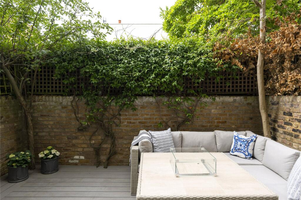 Apartment in London - View 3