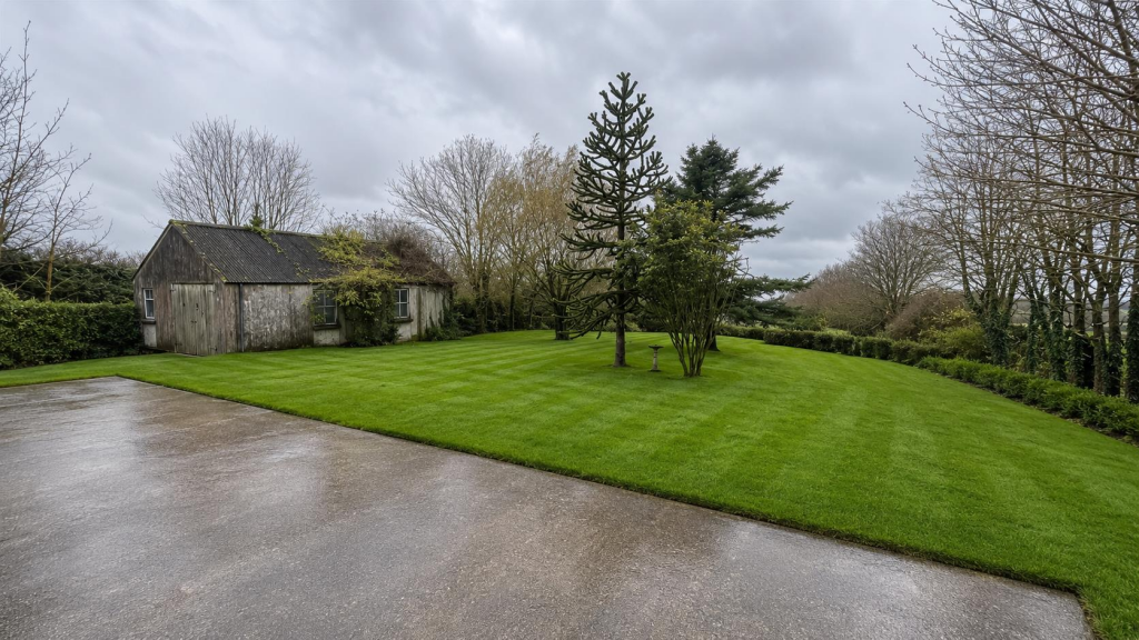 House in Truro, Colan - More