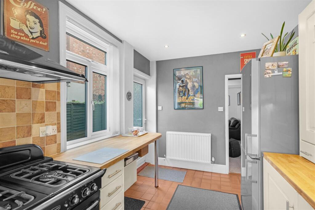 House in Kettering, Brambleside - More