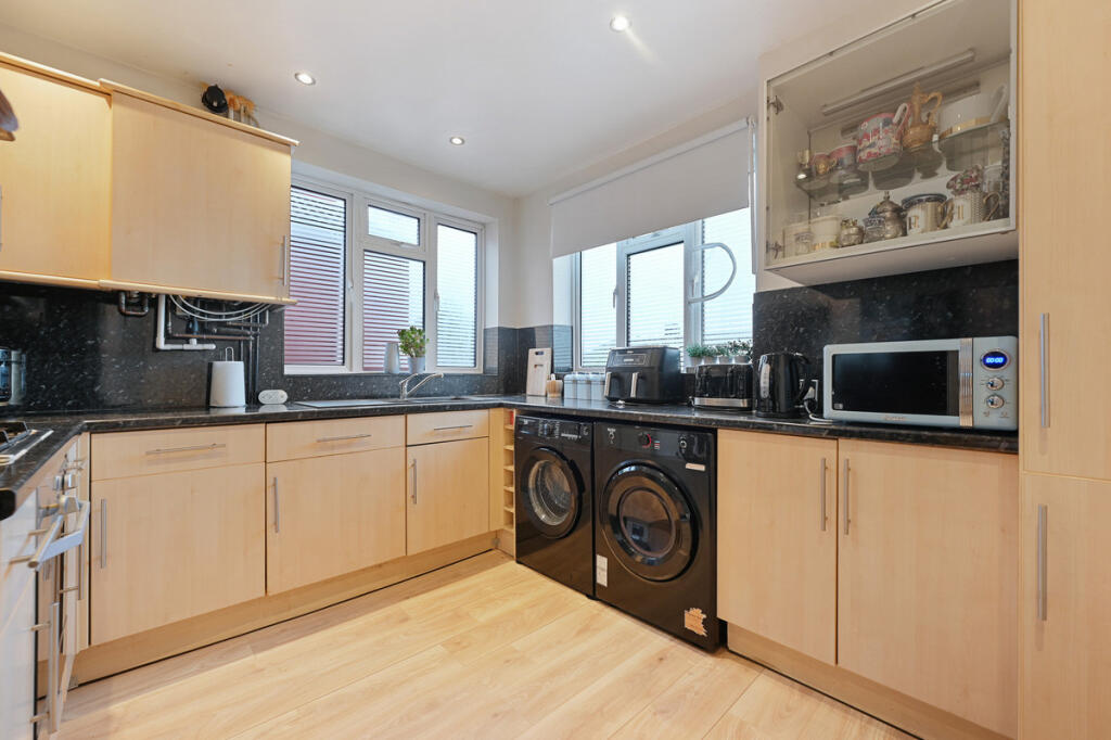 Apartment in London, Harlesden - View 5