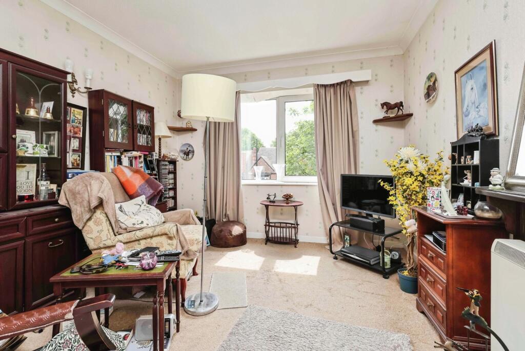 Apartment in Sutton Coldfield, Maney - View 4