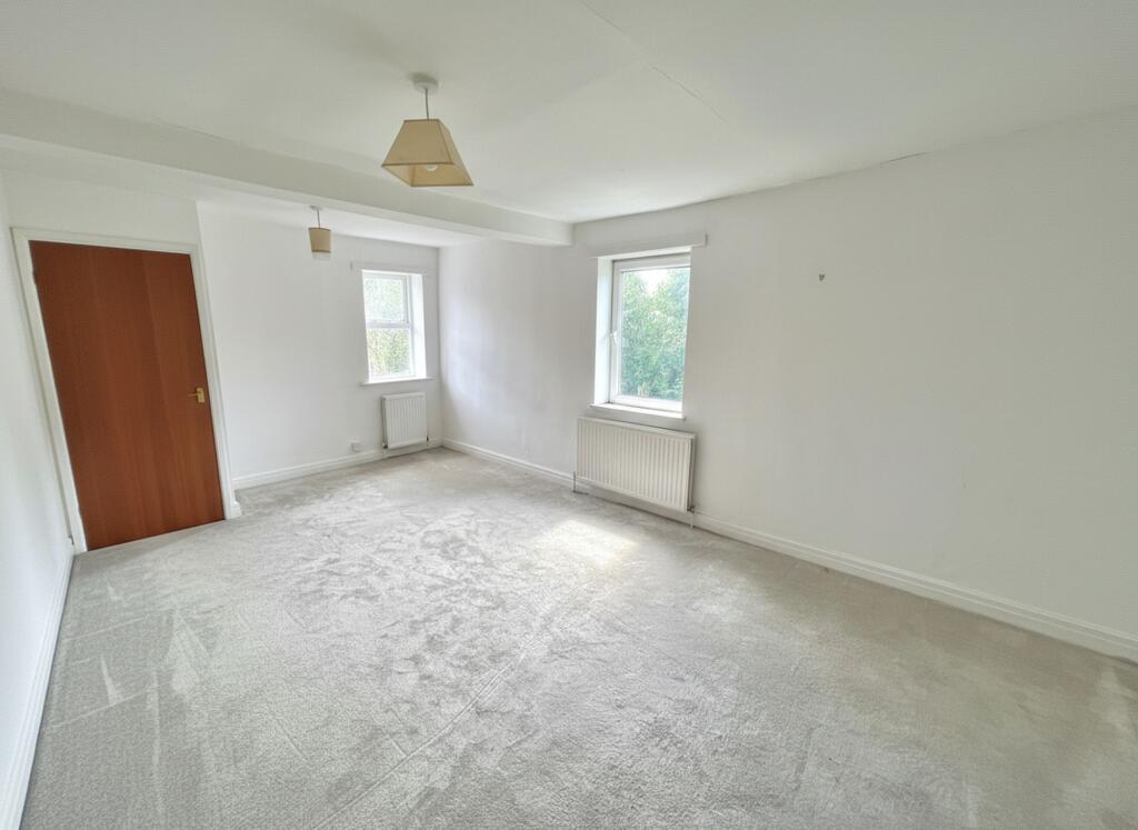 Apartment in Manchester, Whalley Range - View 2