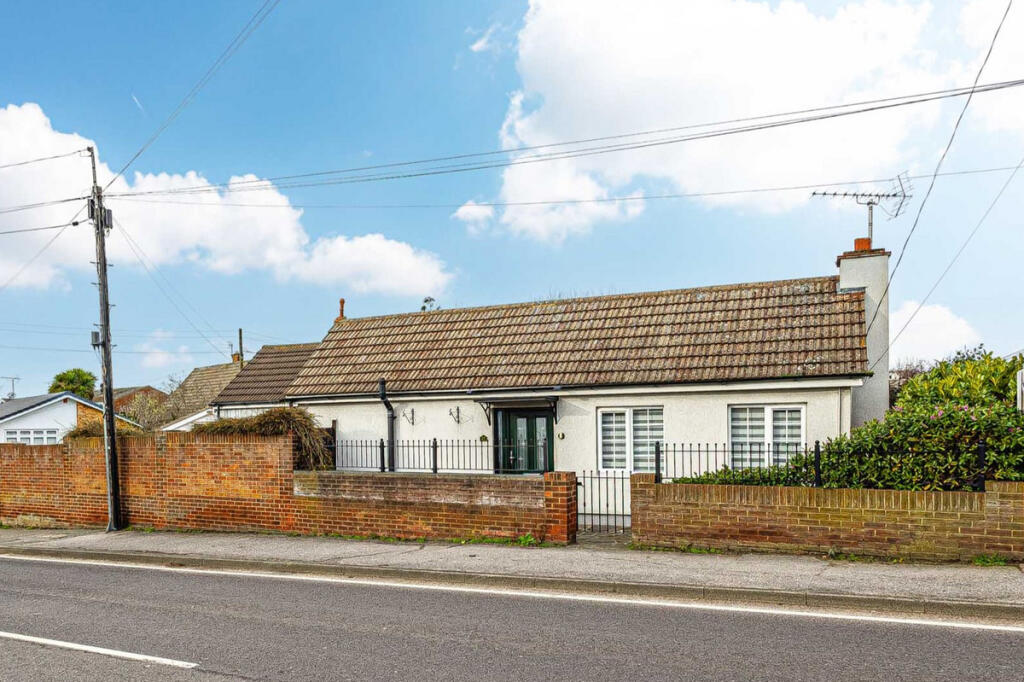 2-bed detached on Daws Heath Road, Benfleet, SS7, £400,000