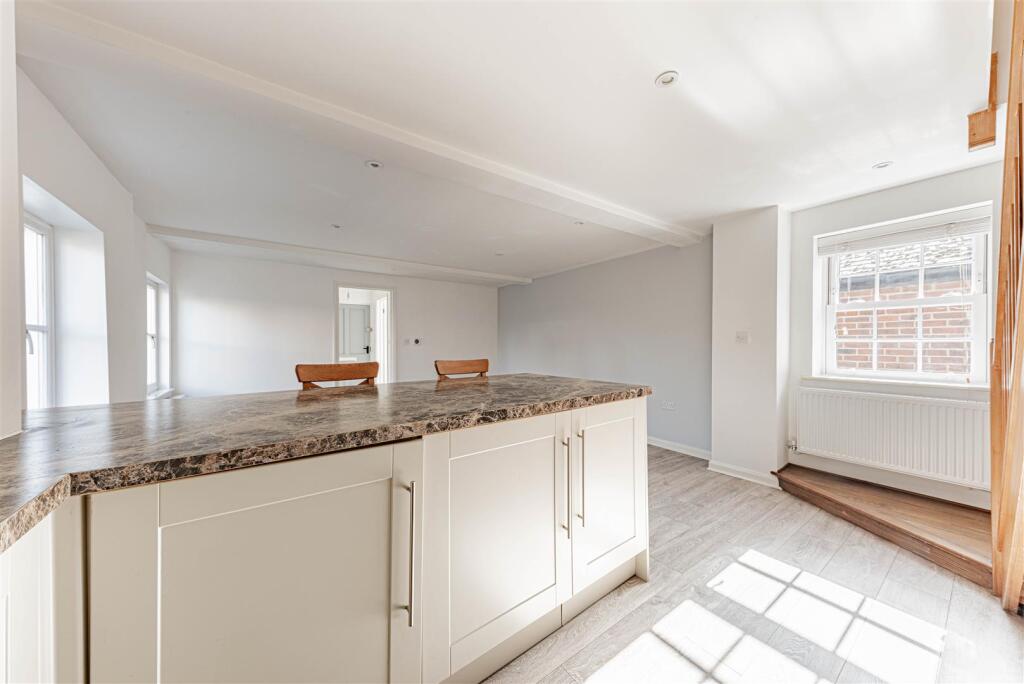 House in Dover, Selson, Eastry - More