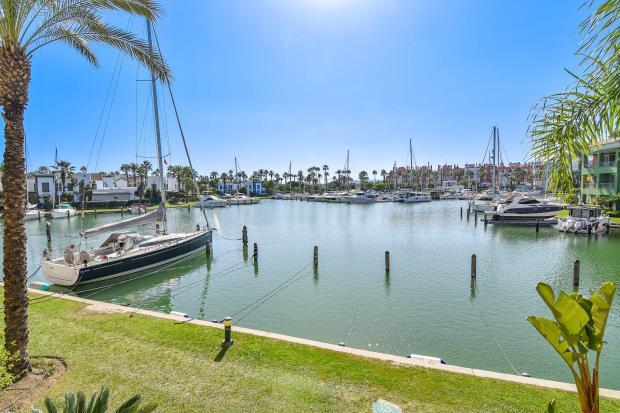 Main image of property: Apartment, La Marina de Sotogrande, Sotogrande
