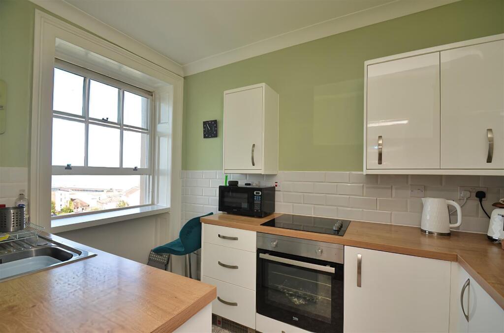 Seaward Facing Central Ryde photo 3